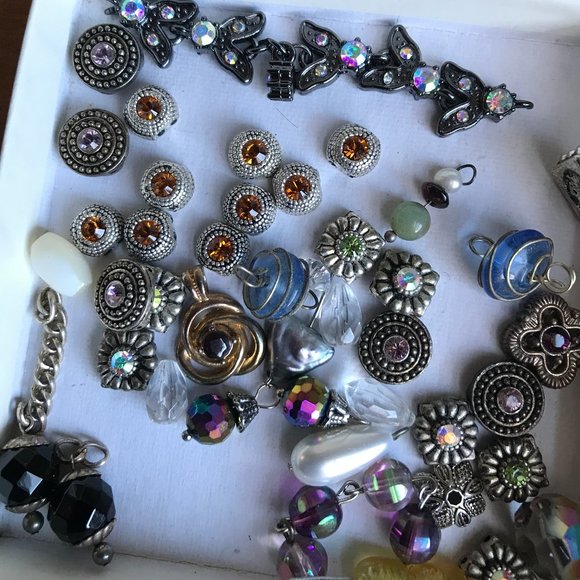 Bundle jewelry making supply~ beads, findings, pendants - Picture 4 of 4